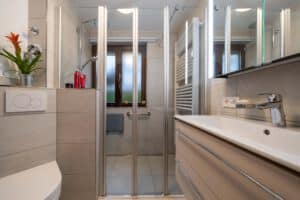 Dusche Waschtisch frontal